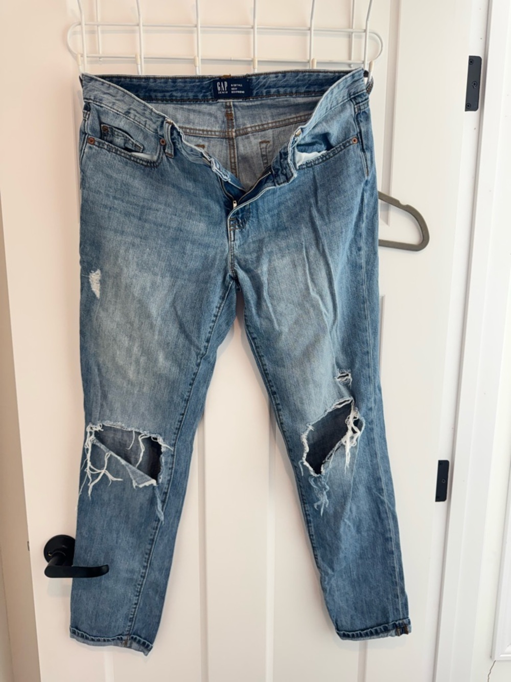 GAP Women's Light Blue Distressed Boyfriend Jeans